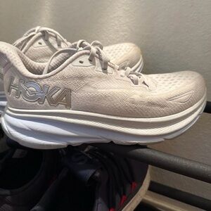 HOKA Clifton 9